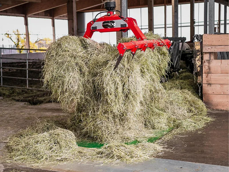 A hay grab transports hay