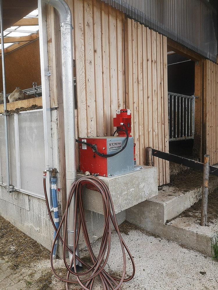 picture of the winch on the barn