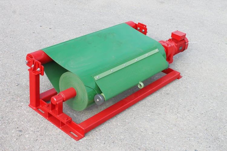 Detail close-up of Feedstar feed conveyor belt and structural installation