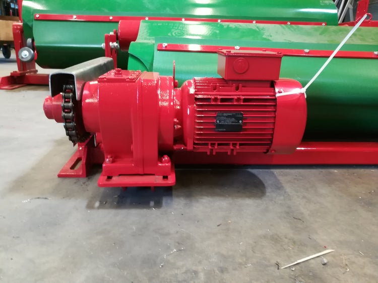 Feedstar deflection roller attachment redirecting feed at rear of conveyor