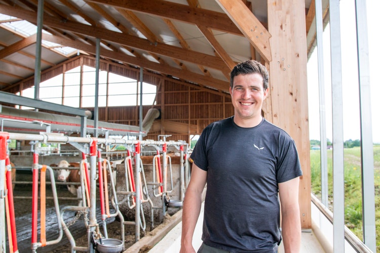 Franz Hartmann in seinem neugebauten Stall