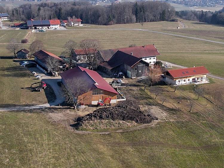 Drohnenfoto des Hofes der Familie Hermann